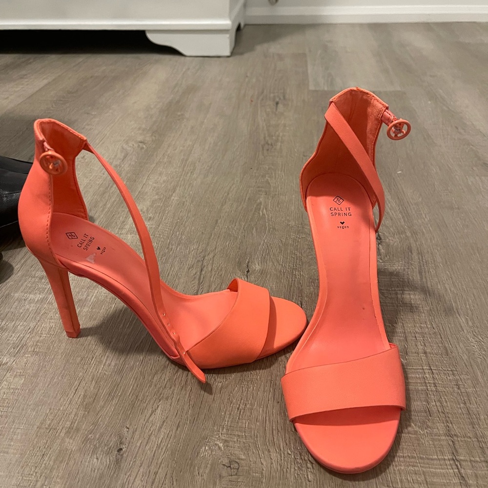 heel, in excellent condition (almost new)